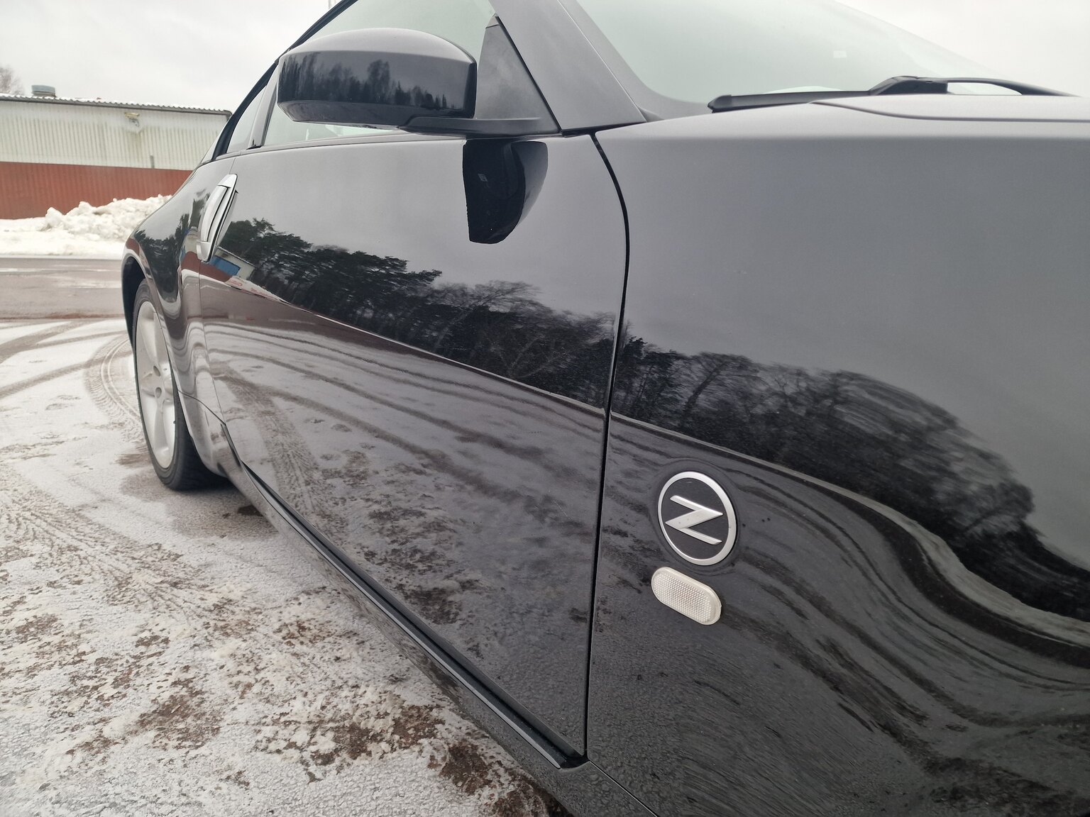 Exteriörbild på 2004 Nissan 350Z