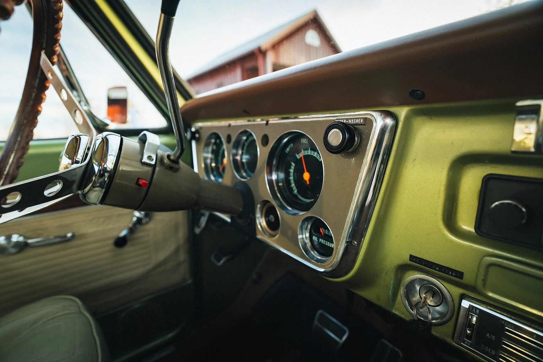 Innenraumfoto von 1970 GMC 1500 Custom Sierra Grande – NO RESERVE (37)