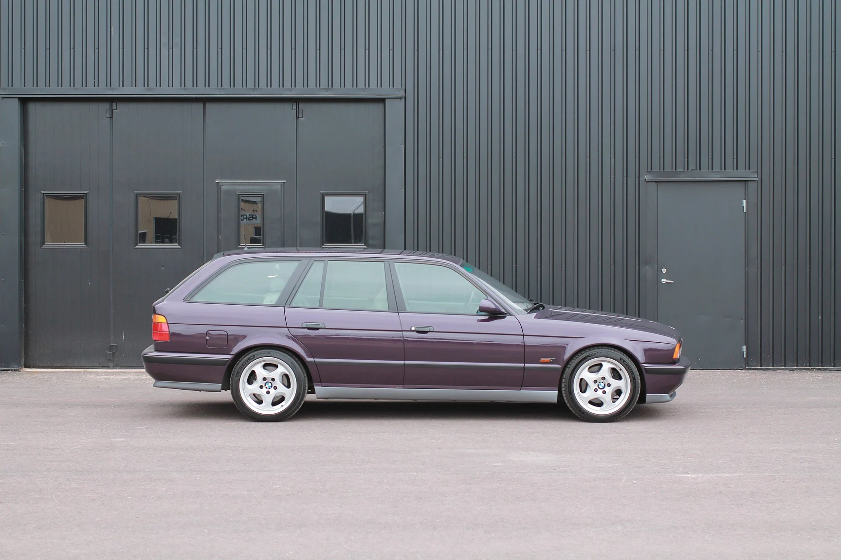 Exteriörbild på 1993 BMW M5 Touring 3.8 Manual (107)