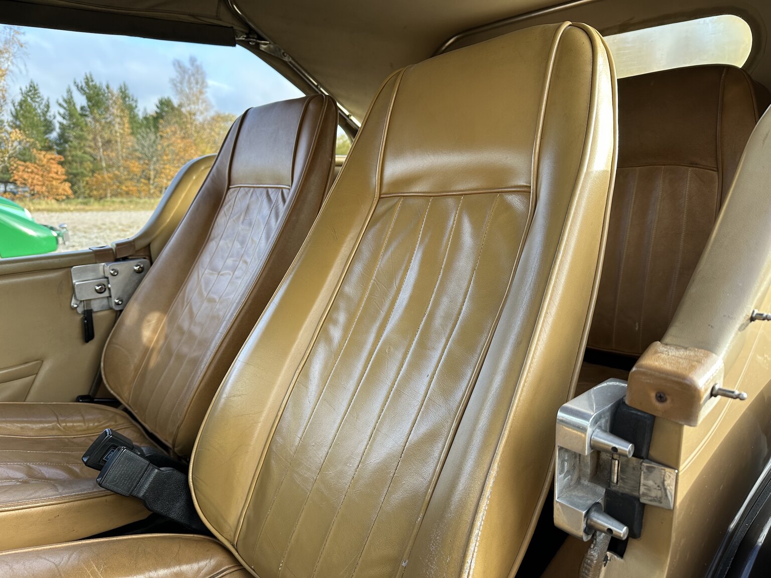 Interior image of 1975 Excalibur Phaeton series III  (17)