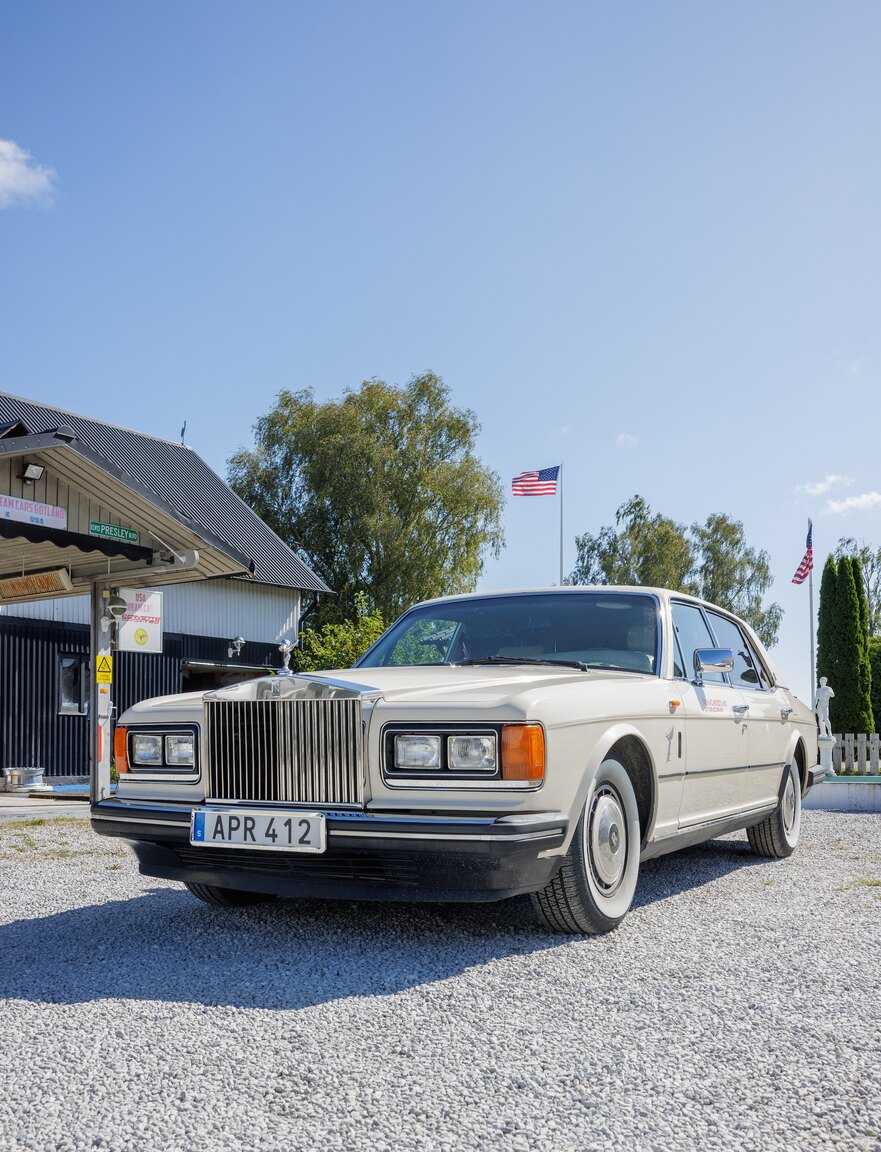Exterior image of 1991 Rolls Royce Silver Spur LWB