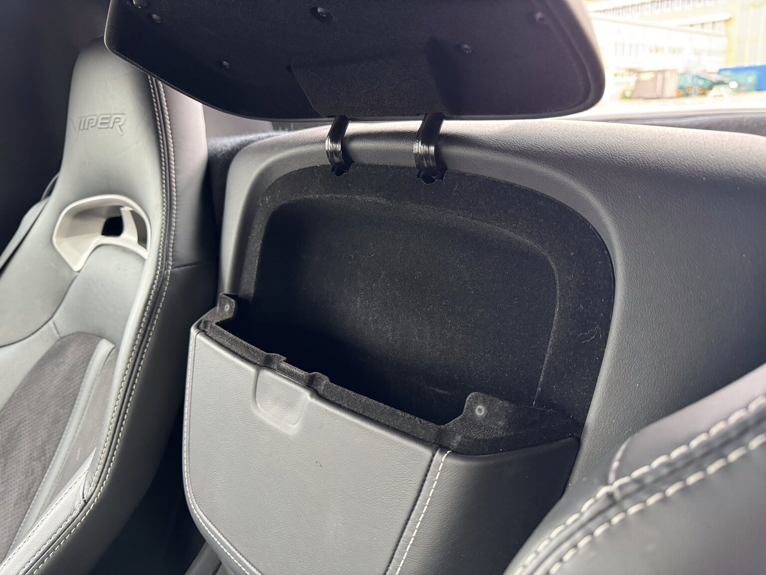 Interior image of 2014 Dodge Viper GTS (36)