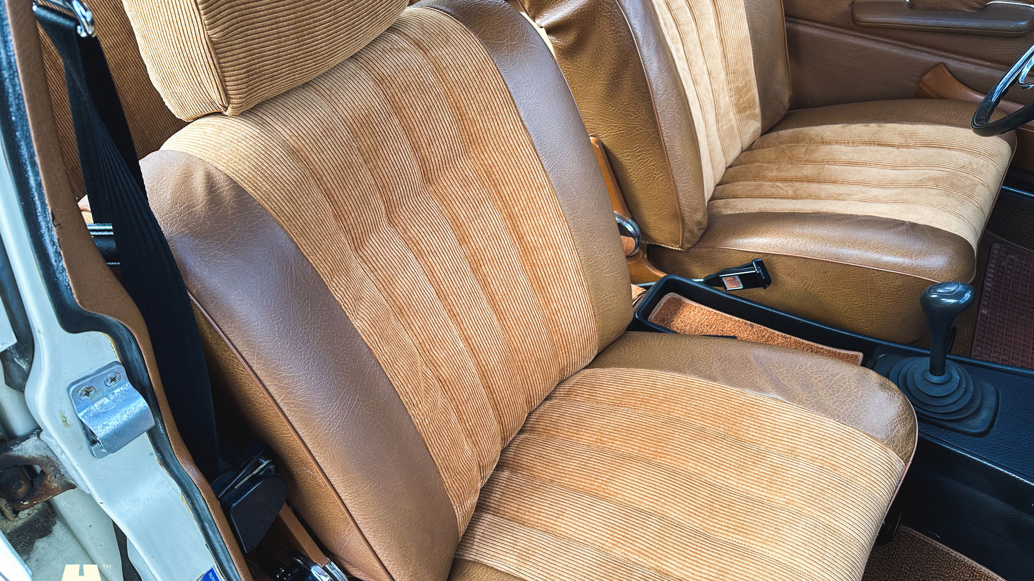 Interiörbild 1972 Mercedes-Benz 200