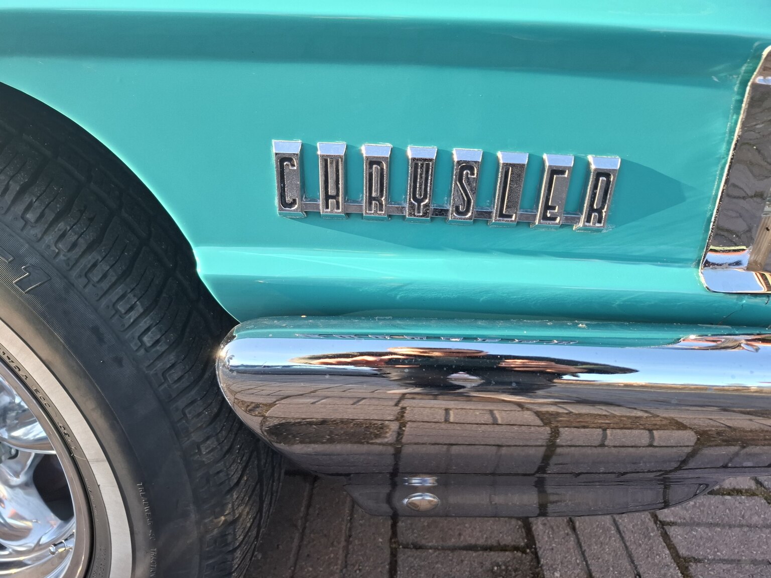 Exterior image of 1961 Chrysler Newport Cabriolet