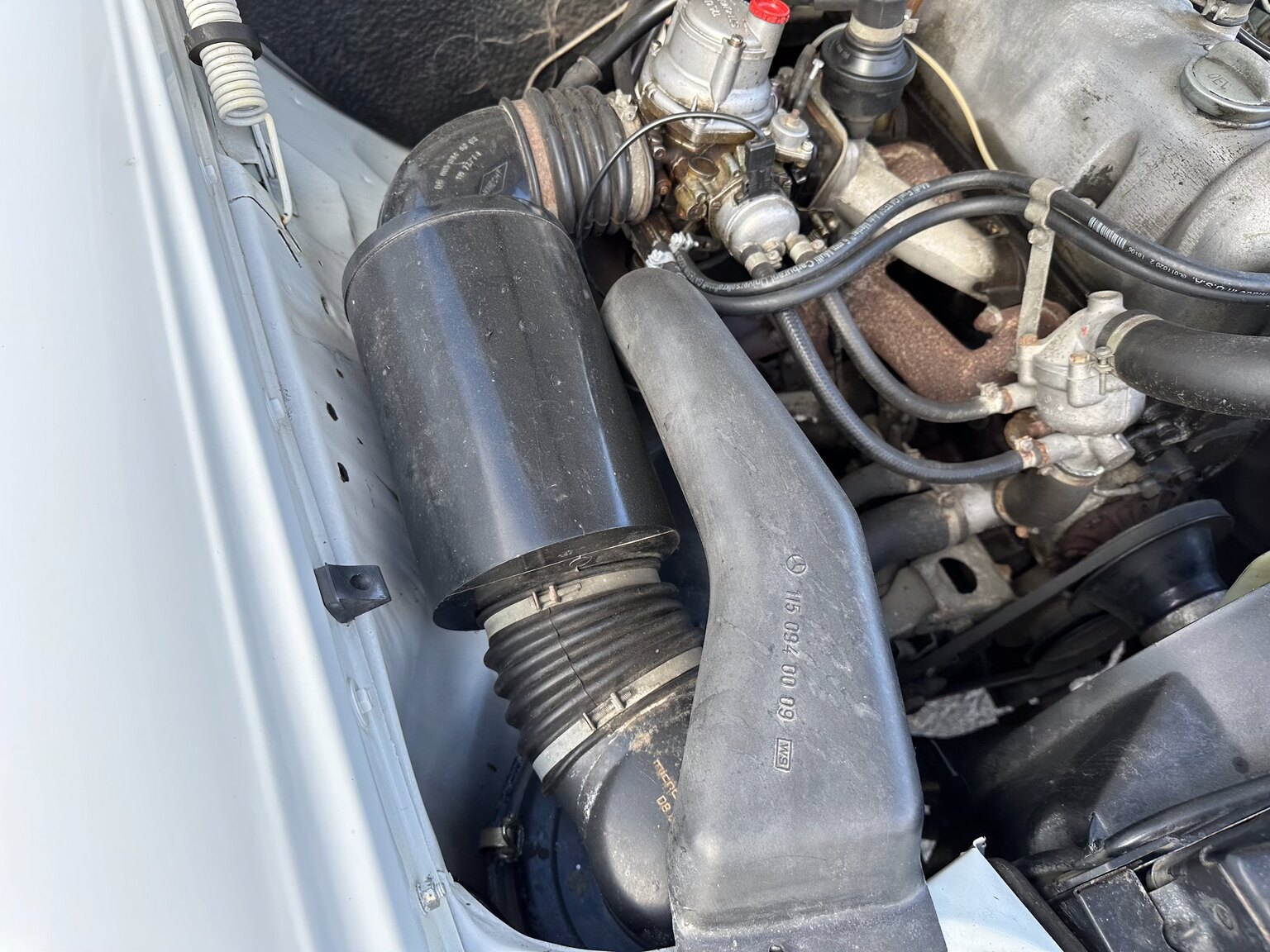 1975 Mercedes Benz 200, Mekanik