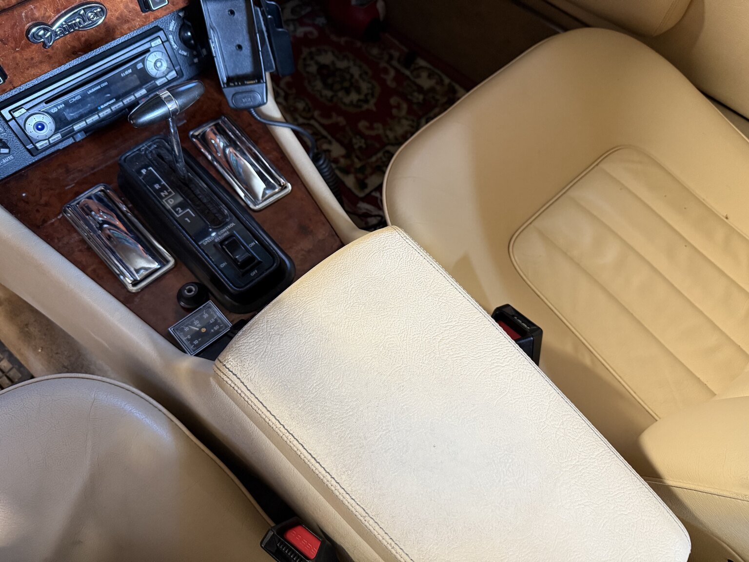 Innenraumfoto von 1990 Jaguar Daimler Double six