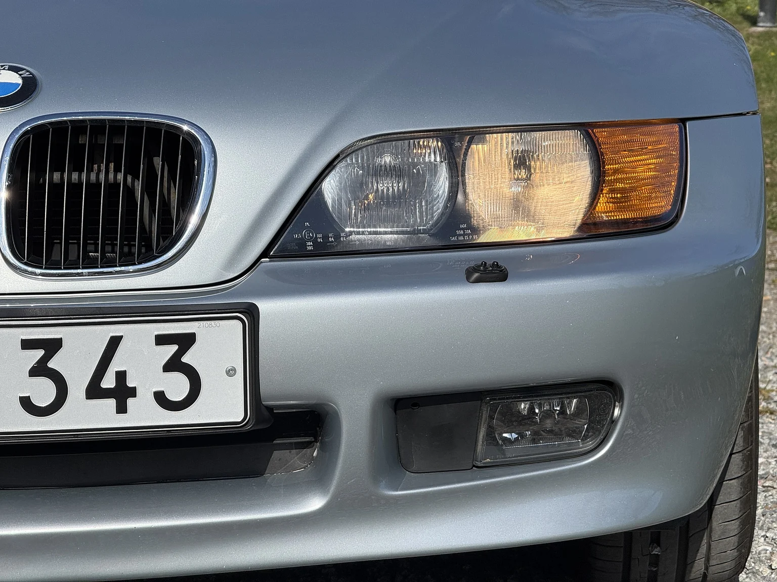 Exterior image of 1996 BMW Z3 1.8 Z3 (17)