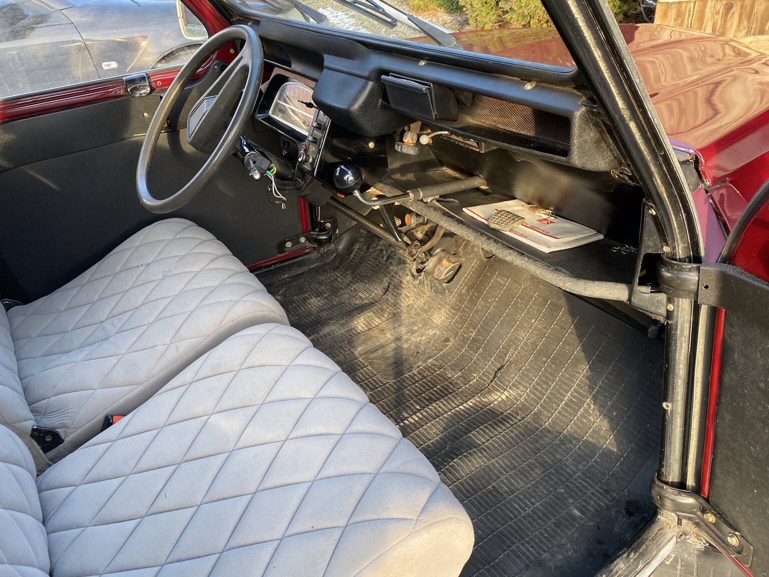 Interior image of 1986 Citroën 2CV6 Charleston