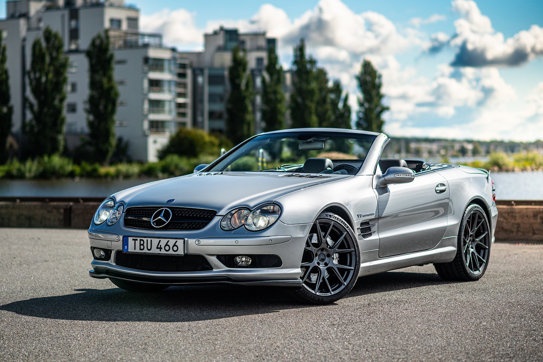 Exterior image of 2002 Mercedes SL 55 AMG