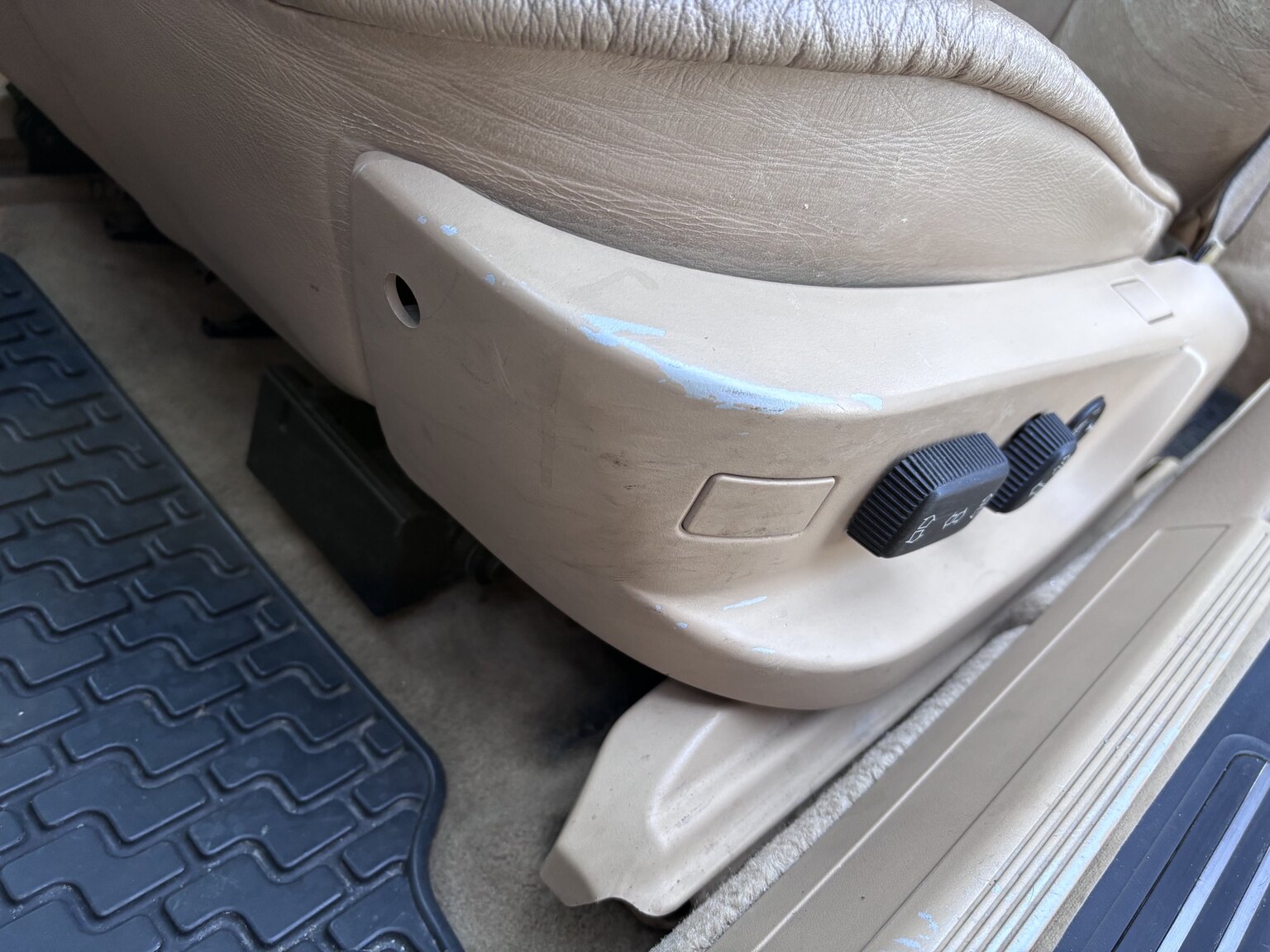 Interior image of 1996 BMW 728iA