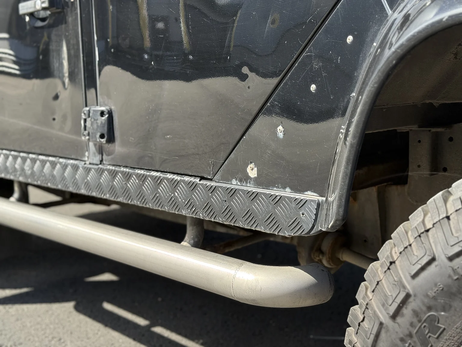 Exterior image of 2000 Land Rover Defender 110 Tomb Raider (71)