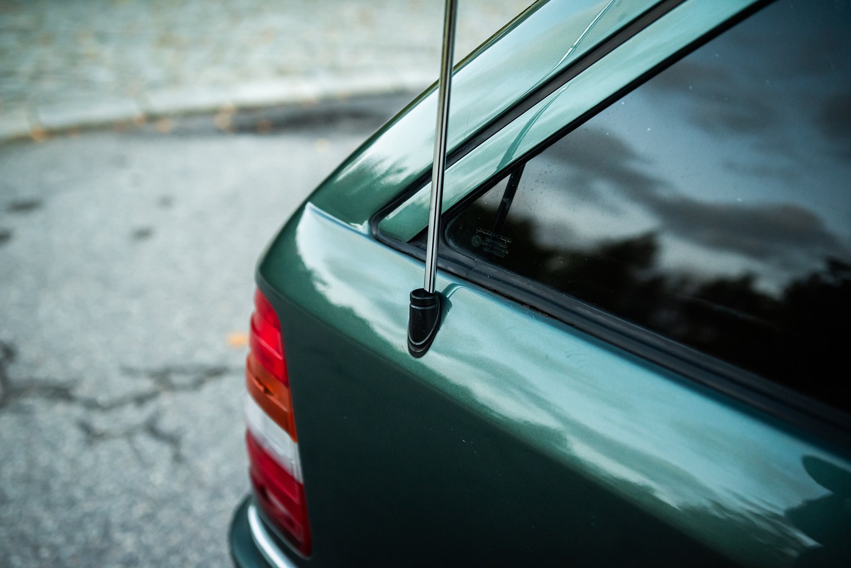 Exterior image of 1996 MERCEDES-BENZ E 320 T