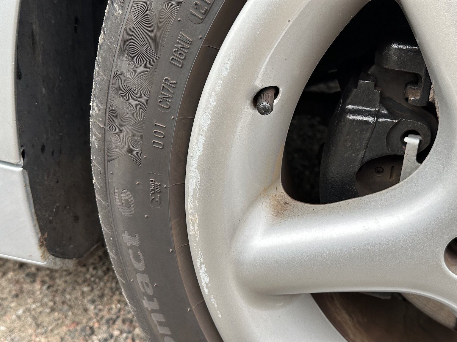 Exterior image of 1997 BMW Z3 2.8 Roadster