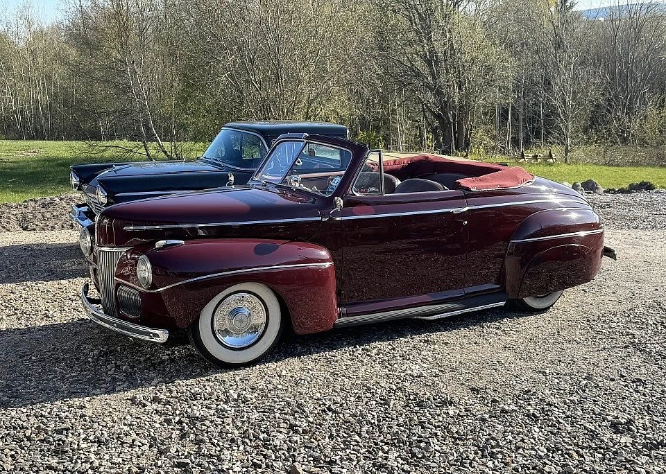 Exteriörbild på 1941 Ford Super De Luxe Cabriolet (9)