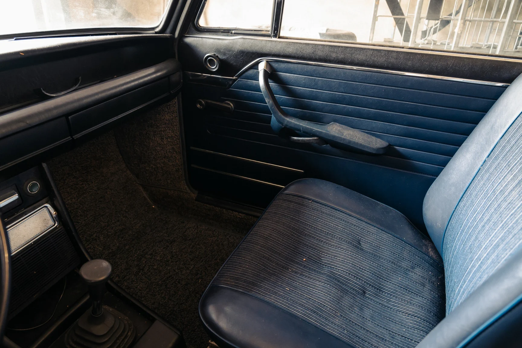 Interior image of 1973 BMW 1802 (11)