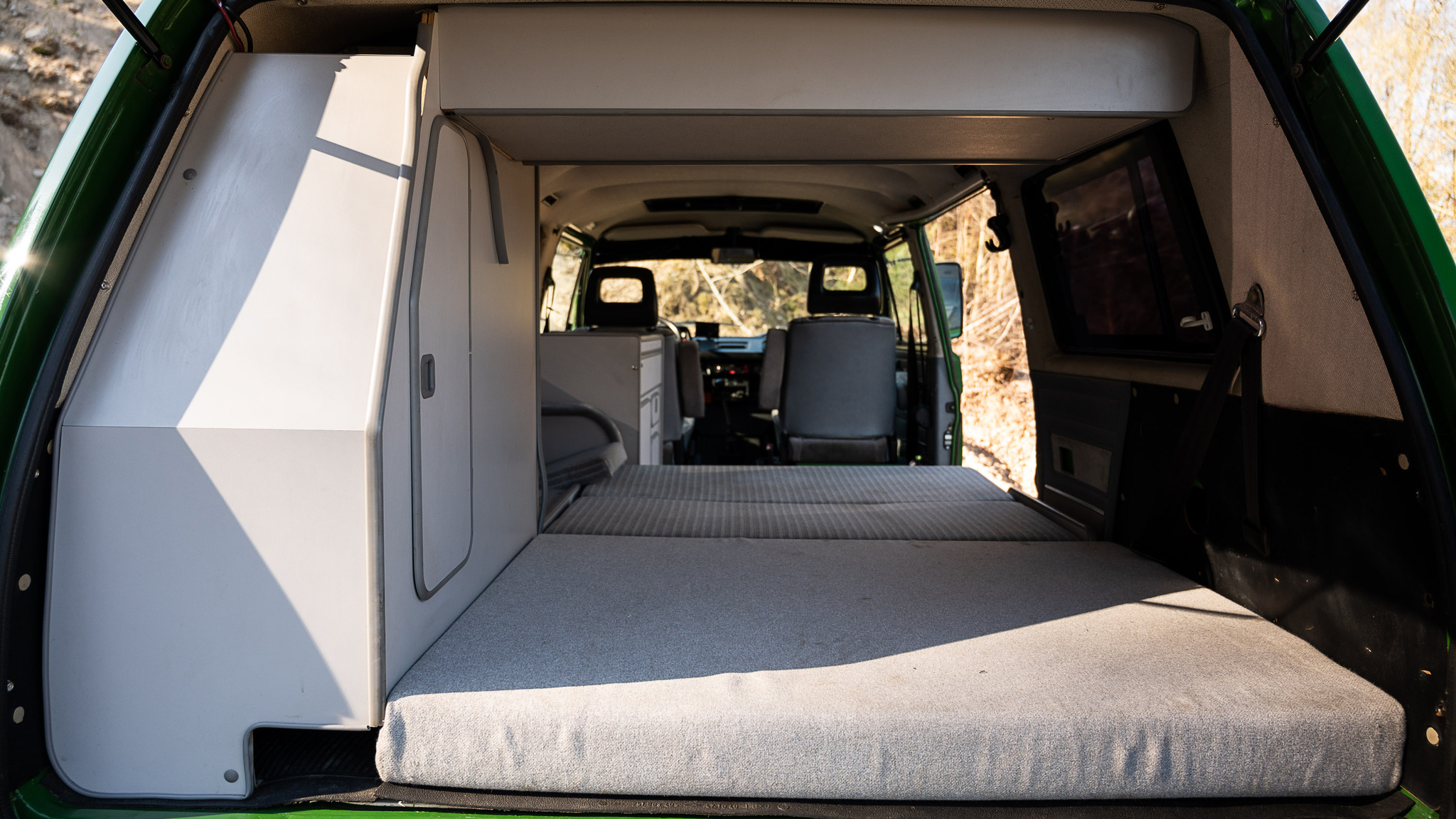 Interior image of 1992 Volkswagen T3 Kombi Syncro 16" Westfalia