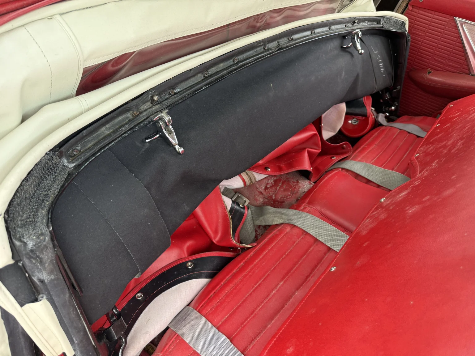 Interiörbild 1957 Ford Thunderbird (37)