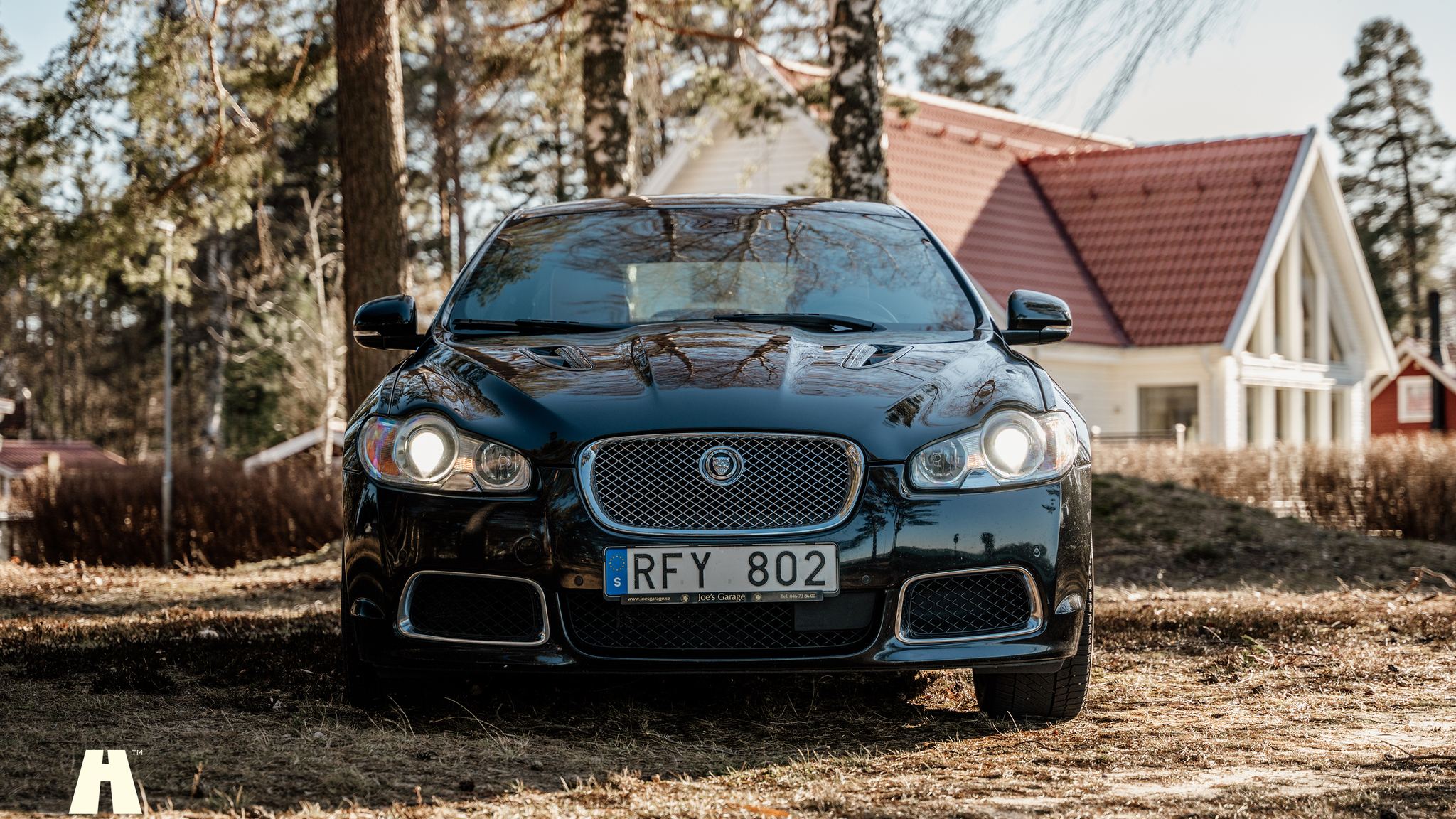 Exterior image of 2010 Jaguar XFR (2)
