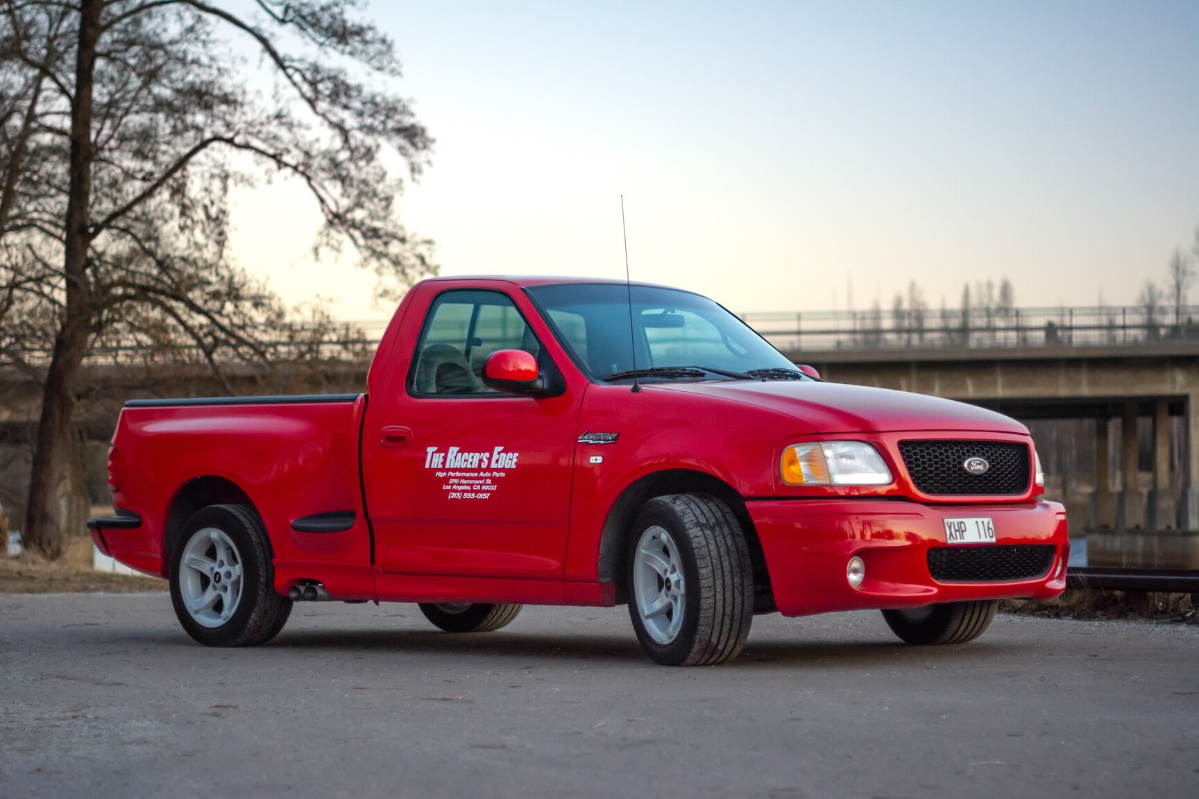 Exterior image of 2000 FORD F-150 SVT Lightning