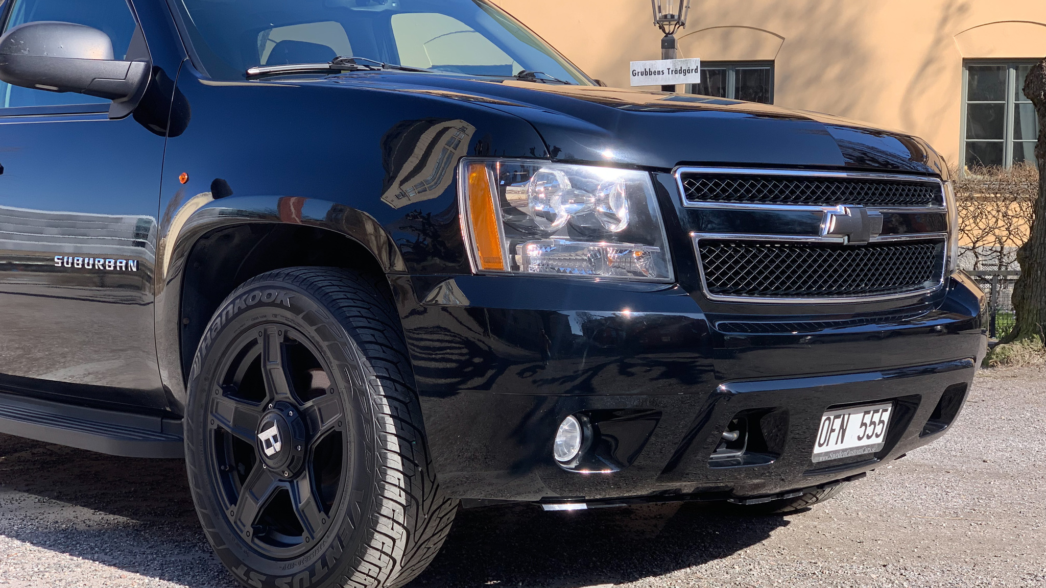 Exteriörbild på 2011 Chevrolet Suburban