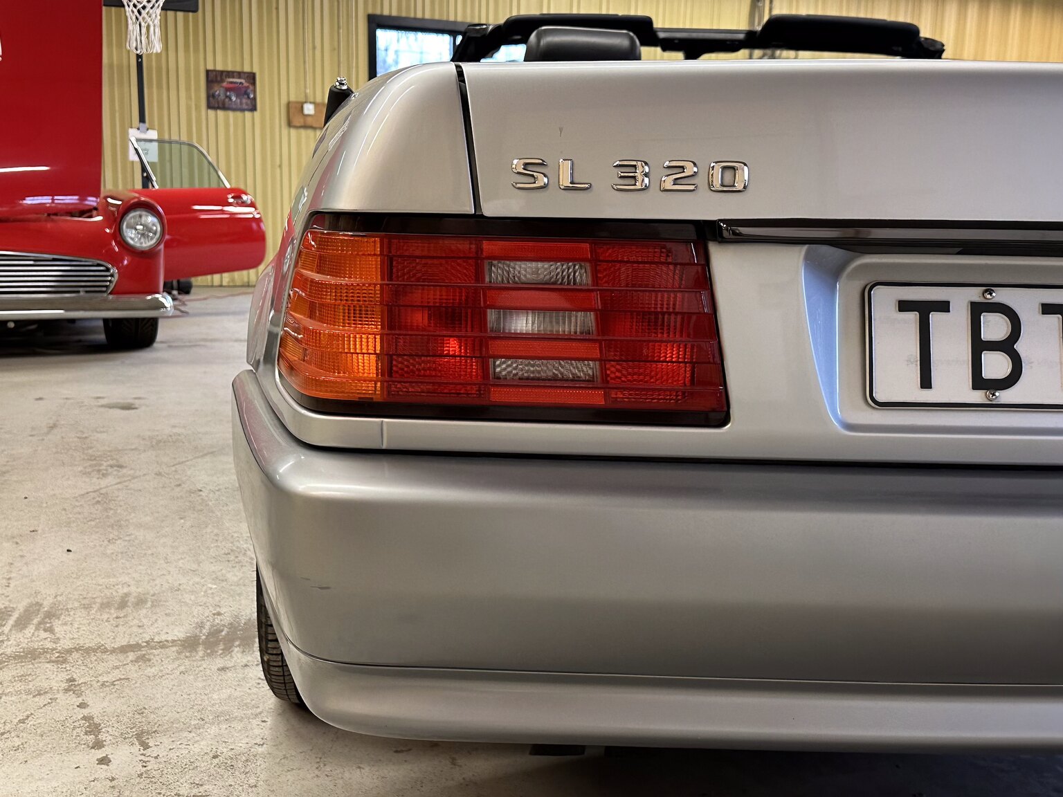 Exterior image of 1993 Mercedes-Benz SL 320