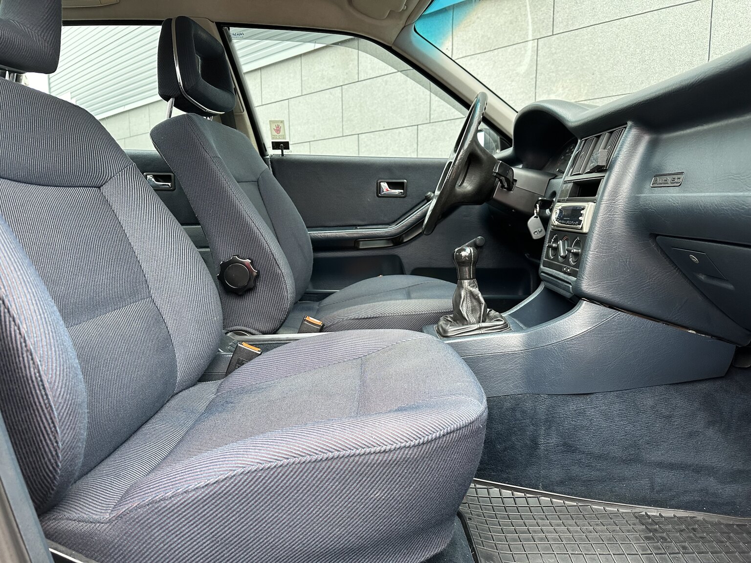 Interior image of 1988 Audi 80 (32)