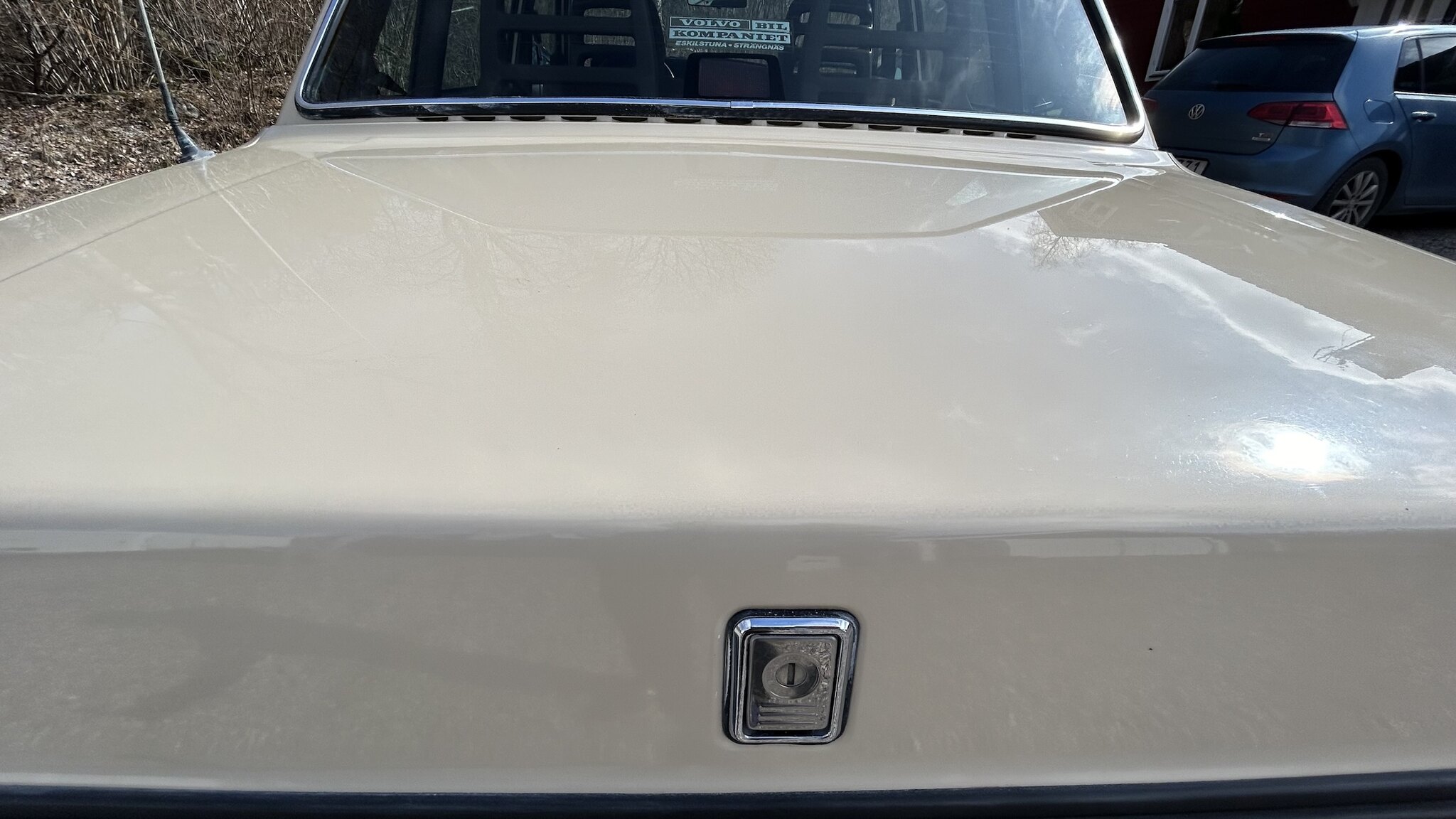 Exterior image of 1987 Volvo 244