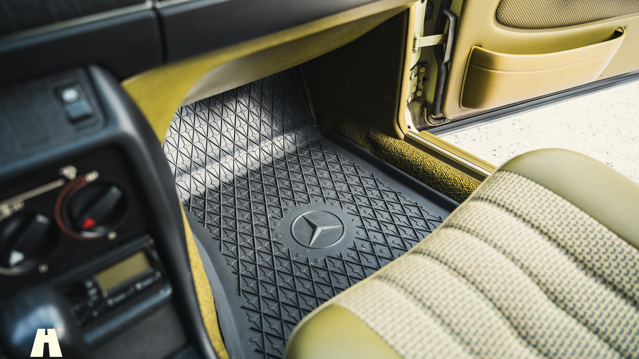 Interiörbild 1979 Mercedes Benz 230
