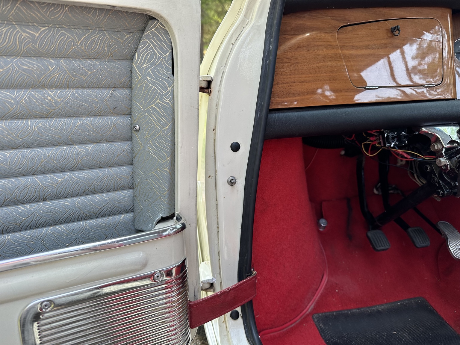 Interior image of 1966 BMC Cooper (18)