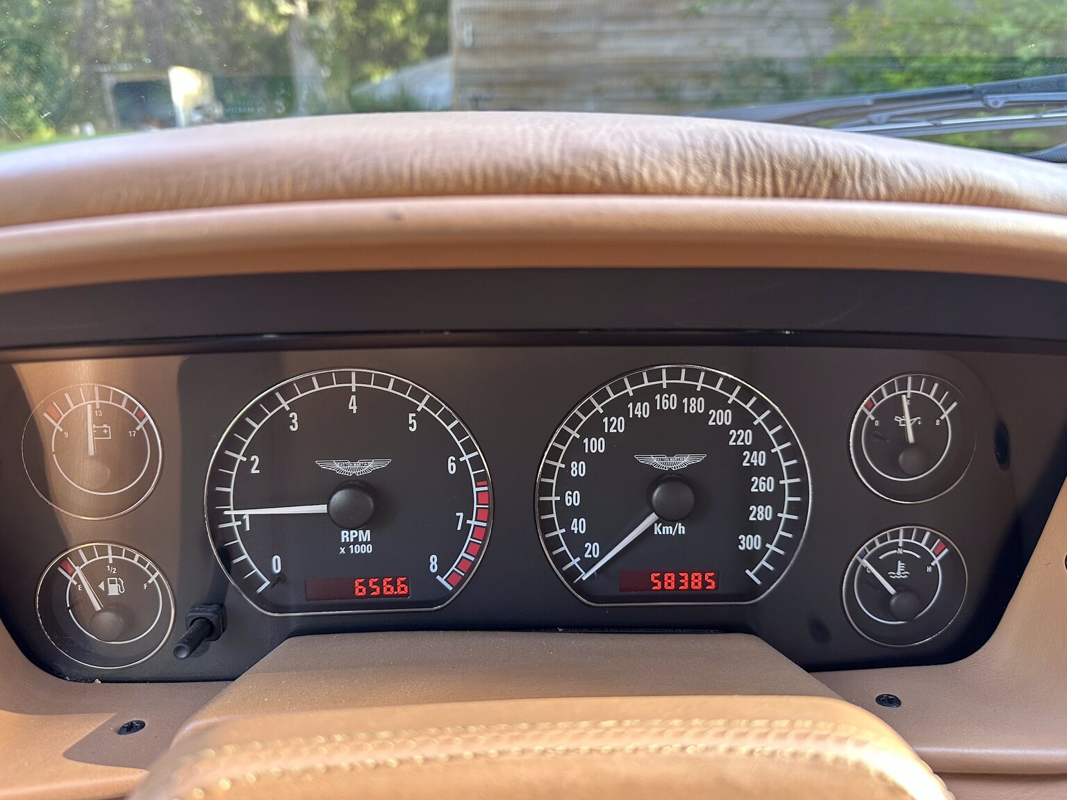 Innenraumfoto von 2003 Aston Martin DB7