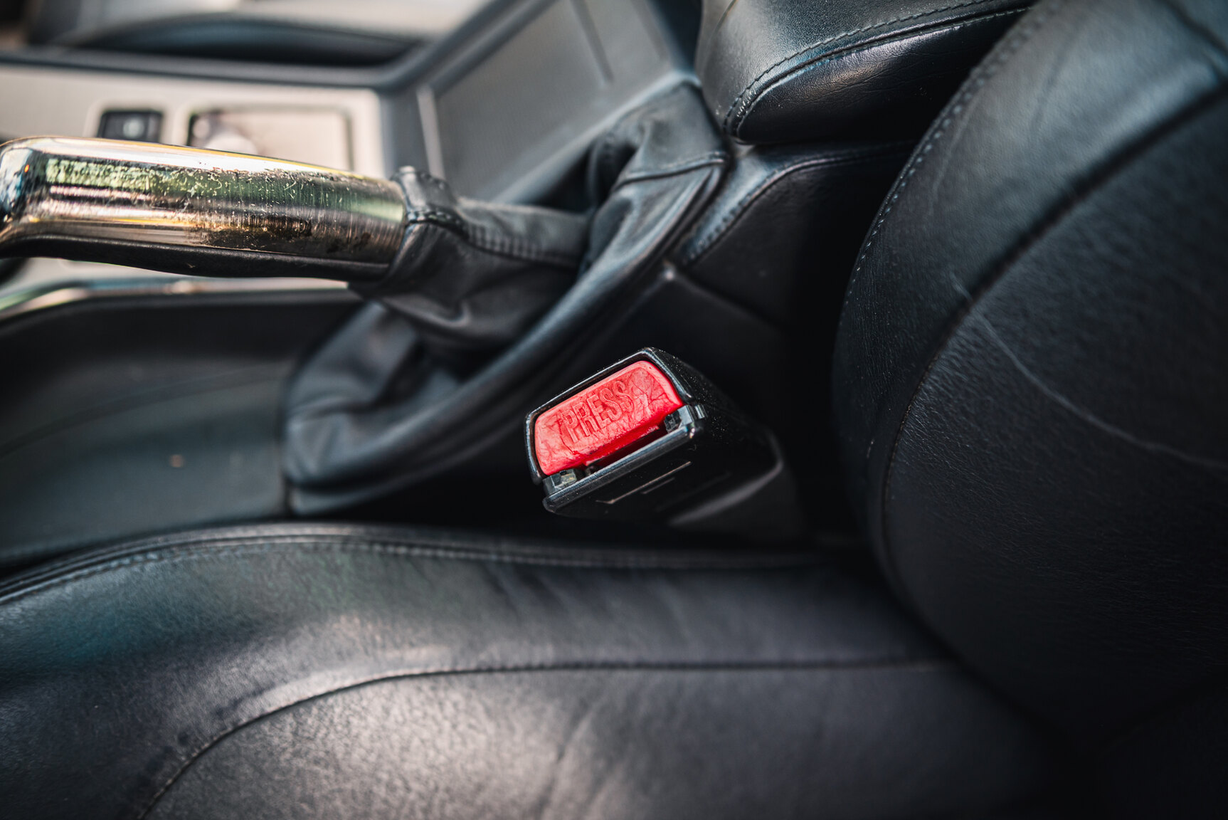 Interior image of 2000 BMW M5 E39