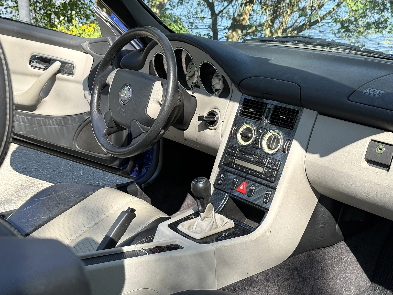 Interior image of 1997 Mercedes-Benz 230 SLK (35)
