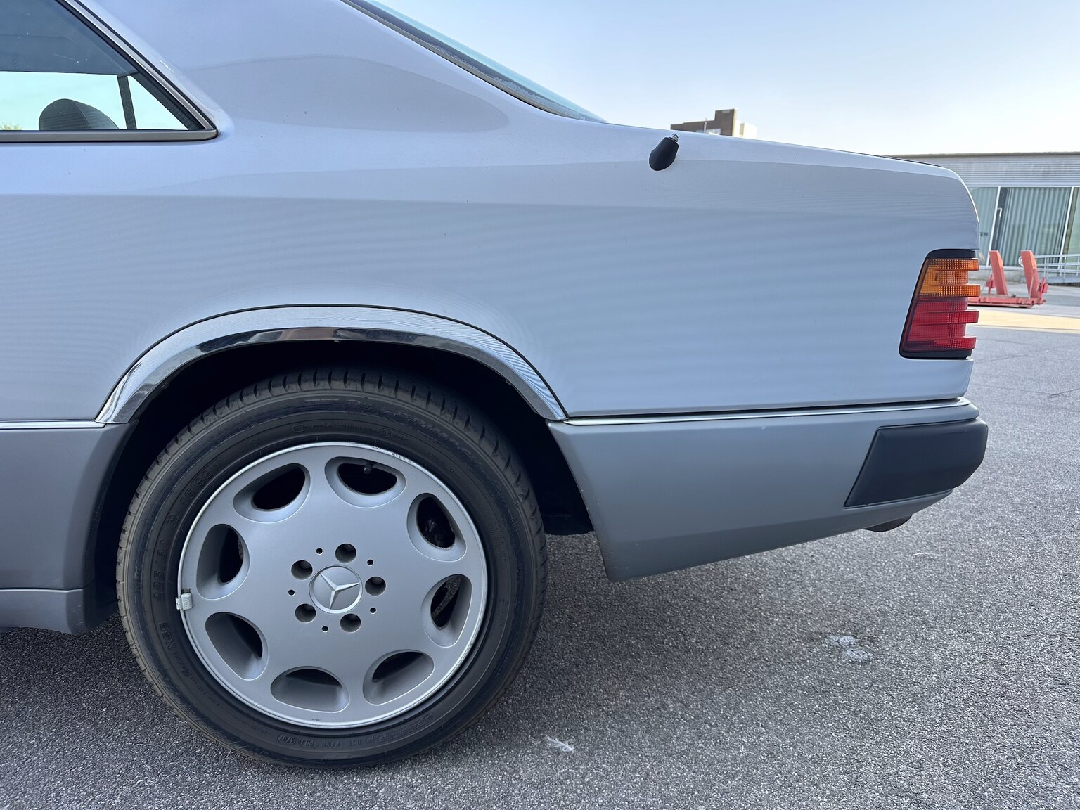 Exteriörbild på 1992 Mercedes-Benz 300 CE-24