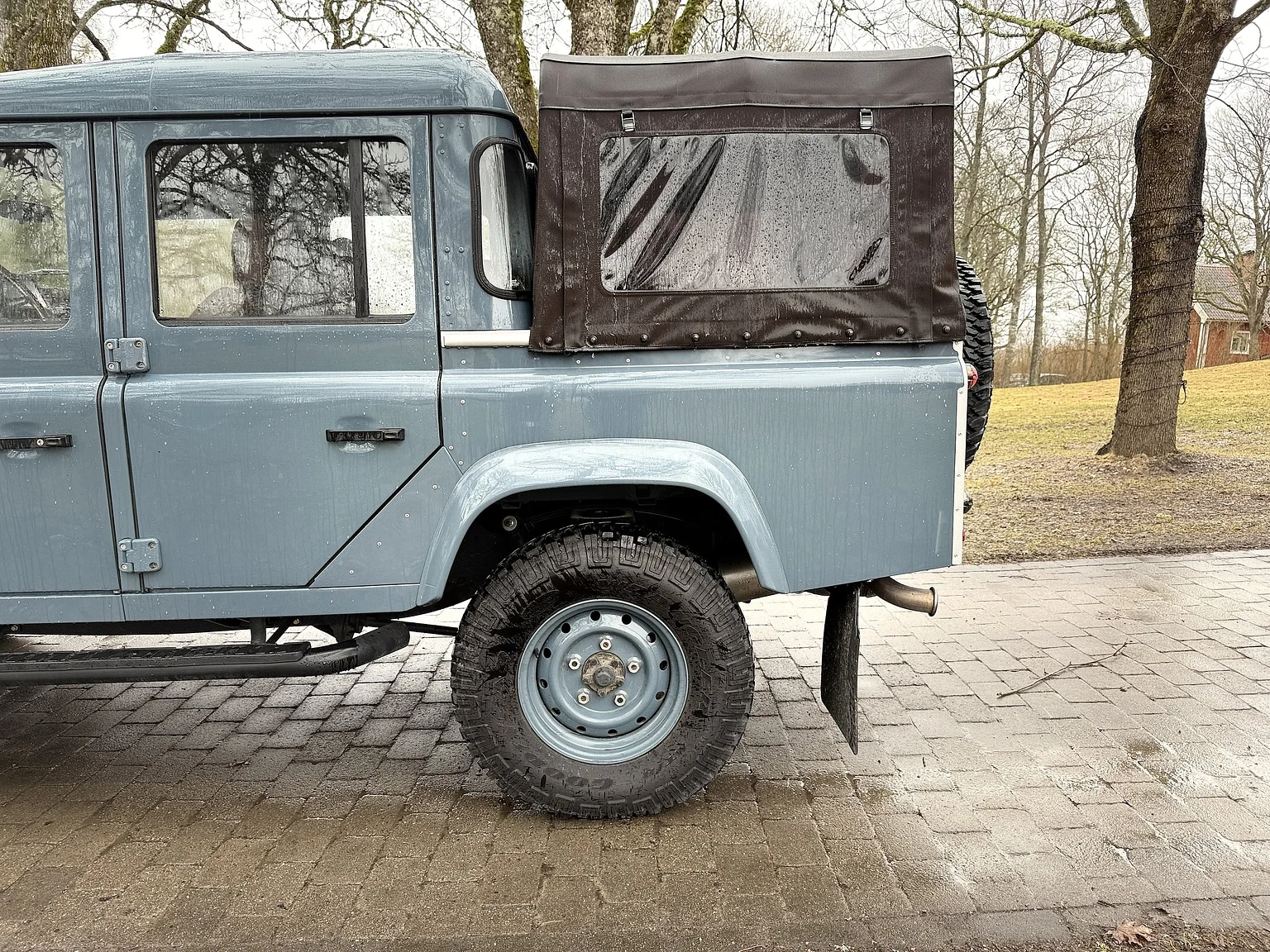 Exteriörbild på 2000 Land Rover Defender 110 C (13)