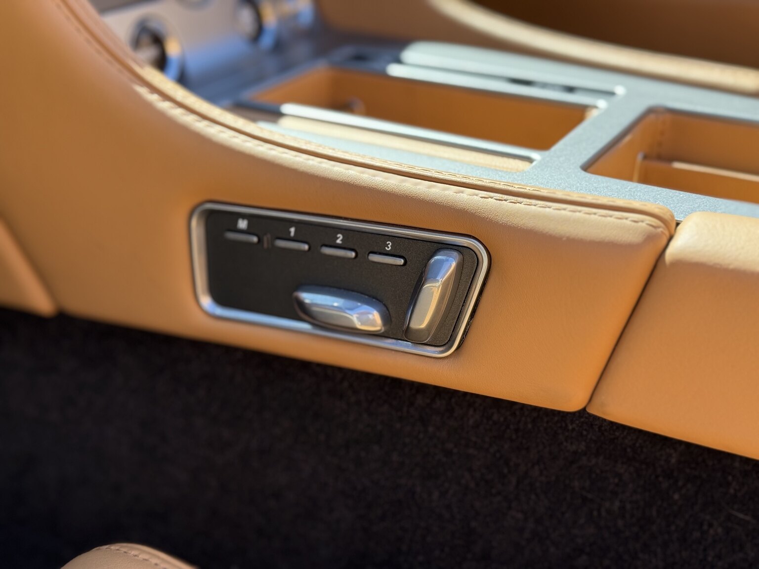 Interiörbild 2015 Aston Martin DB9 Volante