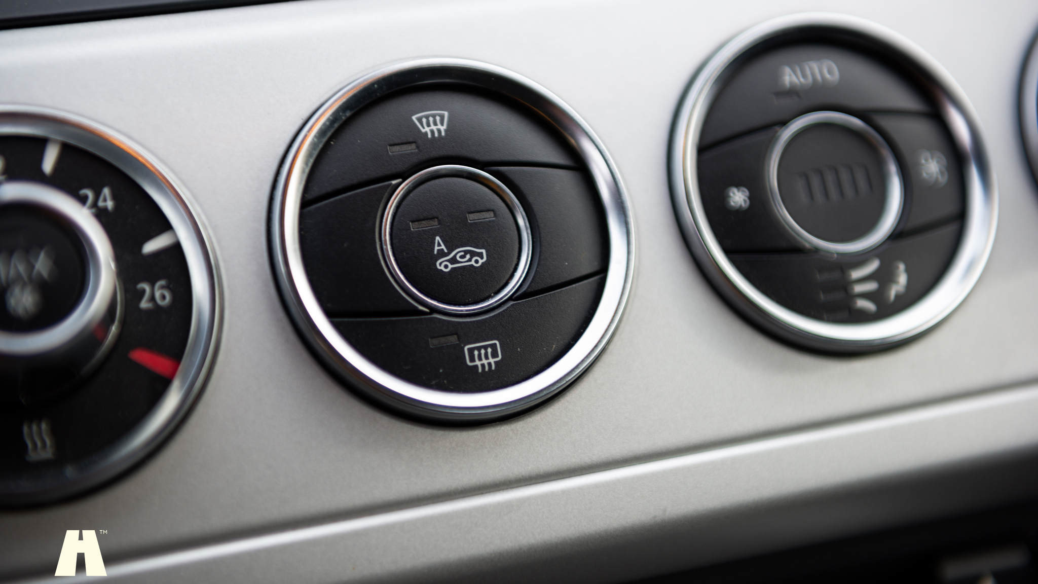 Interior image of 2009 BMW Z4 S-Drive23i (10)