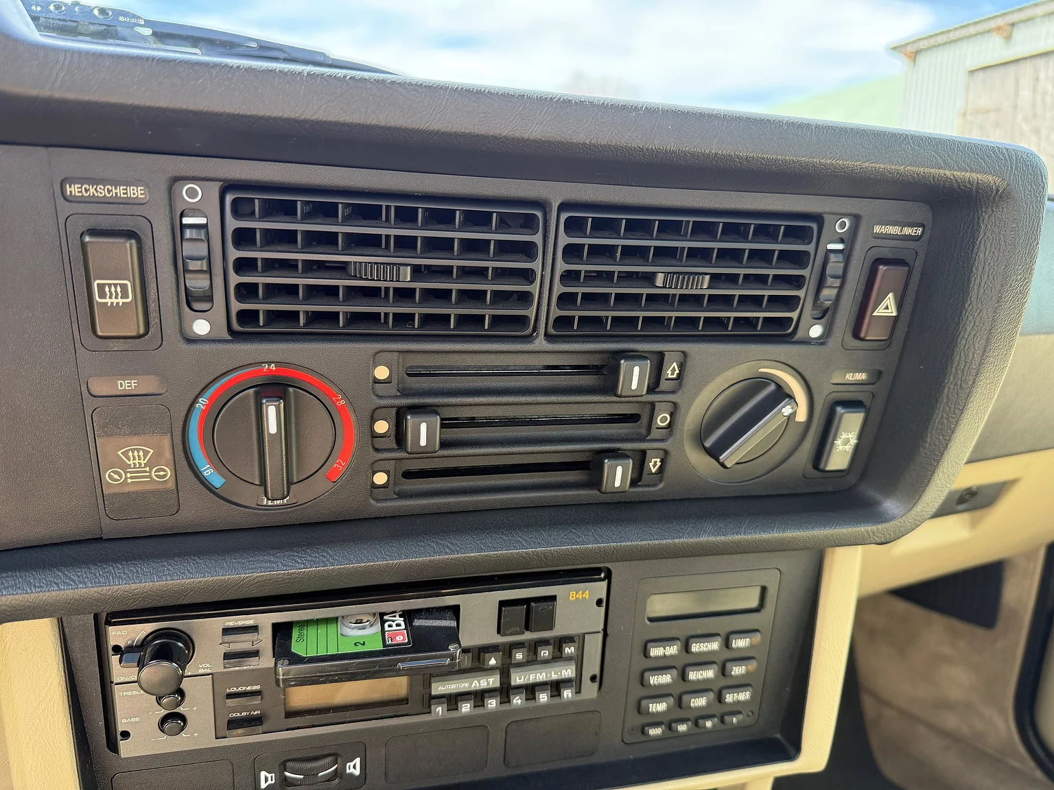 Innenraumfoto von 1985 BMW 635 CSiA (E24) (23)