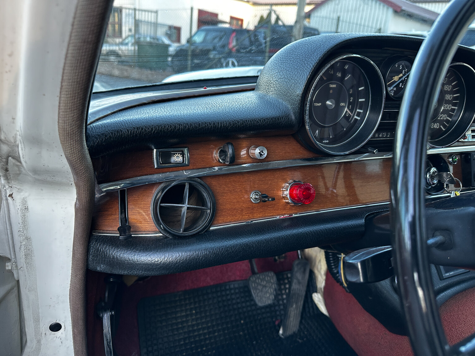 Innenraumfoto von 1967 Mercedes-Benz 250 S