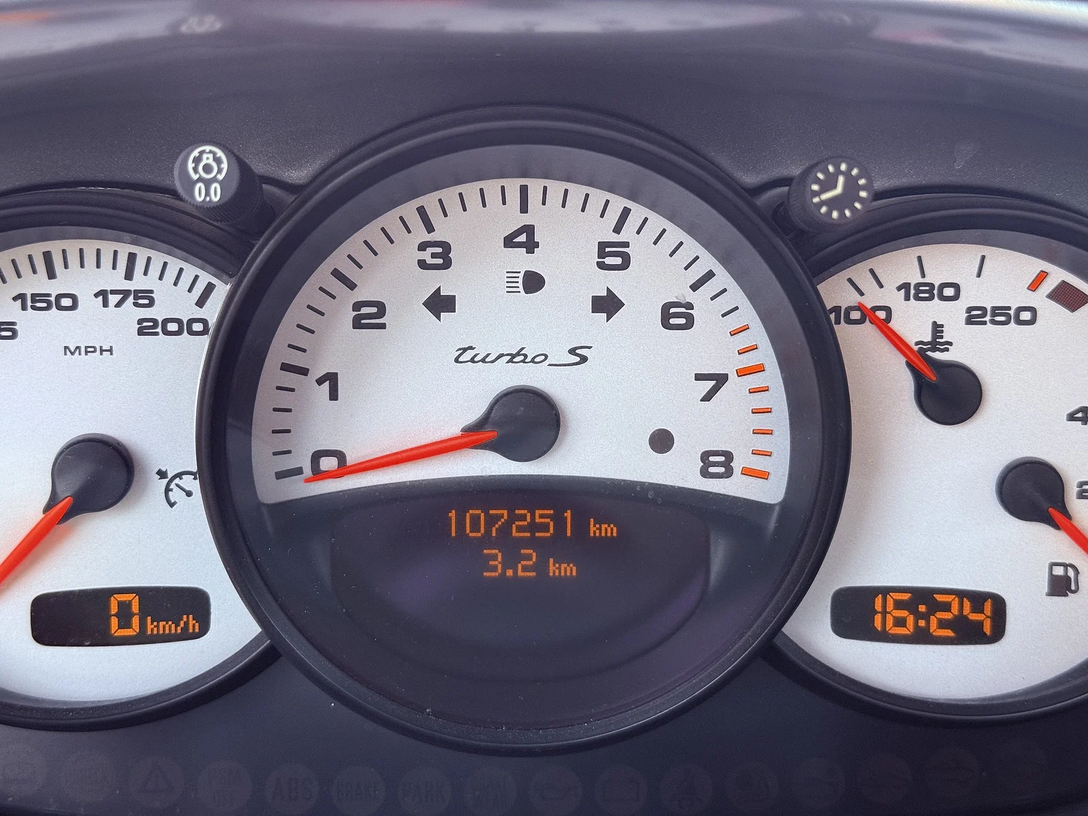 Innenraumfoto von 2005 Porsche 996 Turbo S (15)
