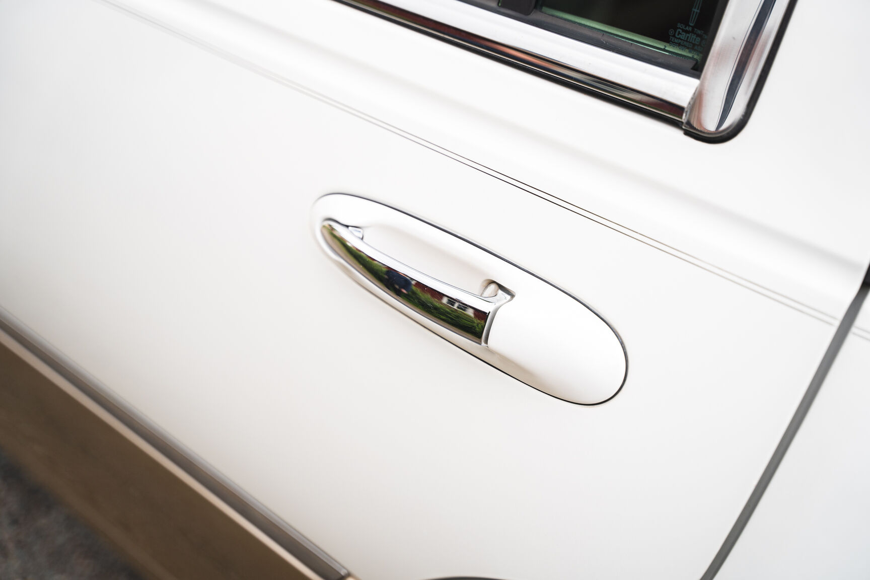 Exterior image of 2003 Lincoln Town Car