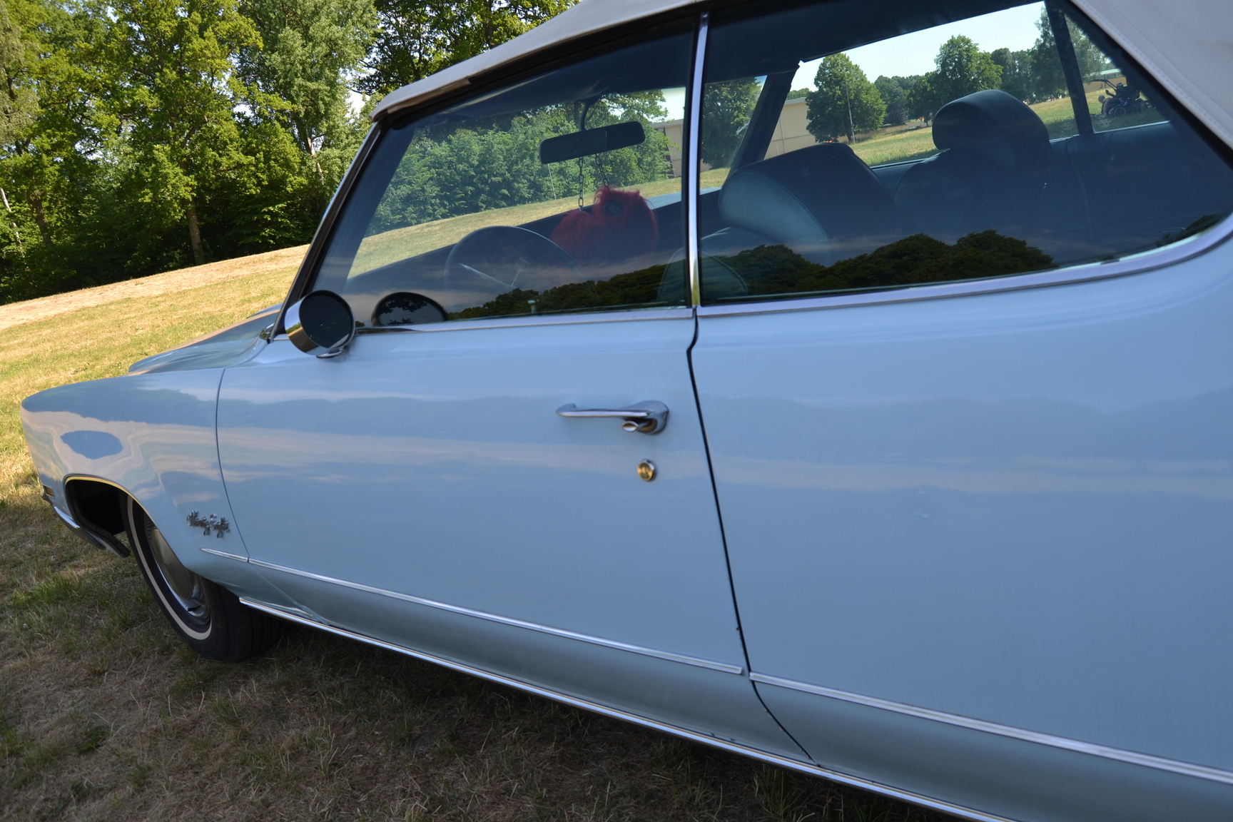 Exterior image of 1970 Oldsmobile Ninety eight Convertible (33)