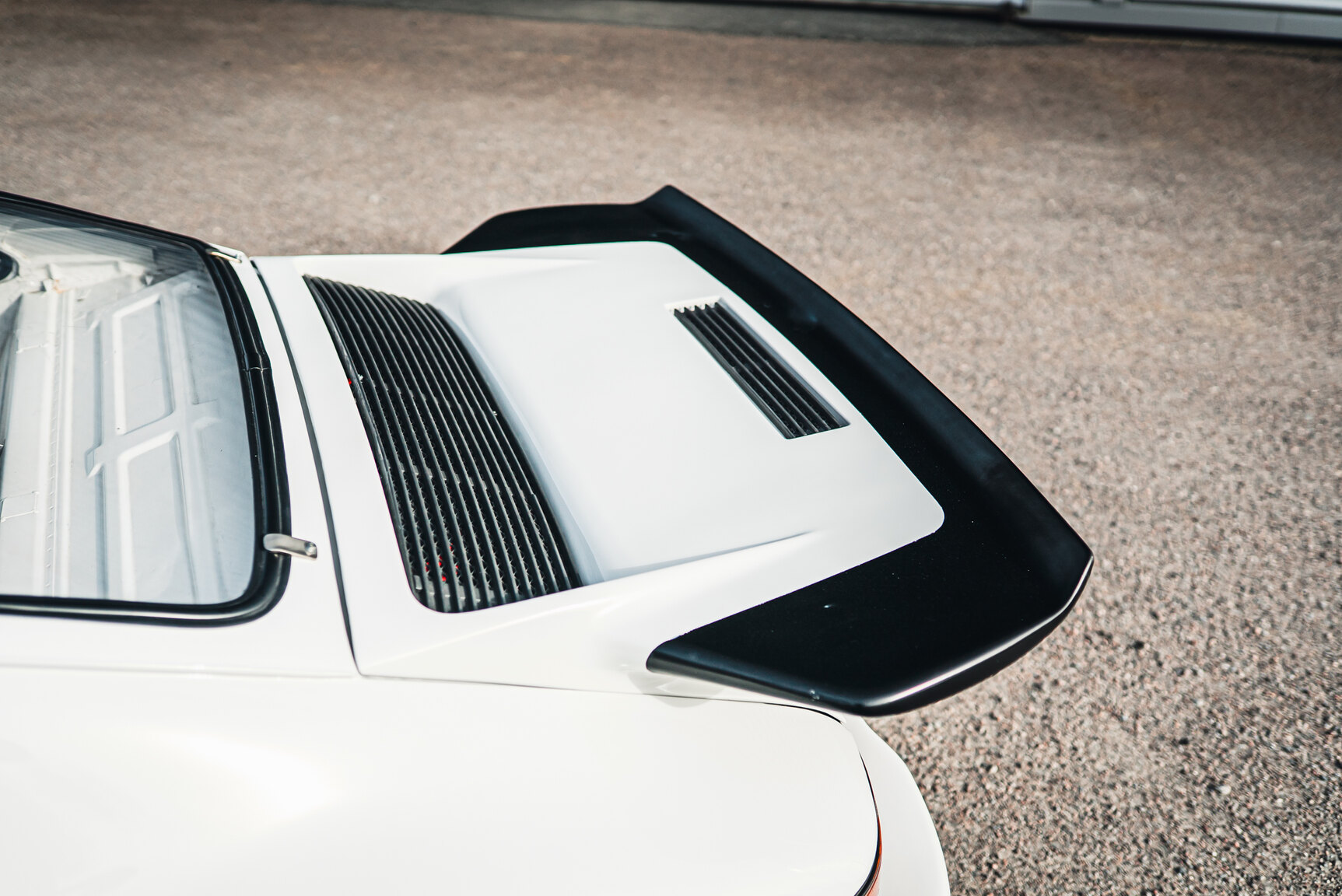 Exteriörbild på 1977 Porsche 911 RSR Rallycar