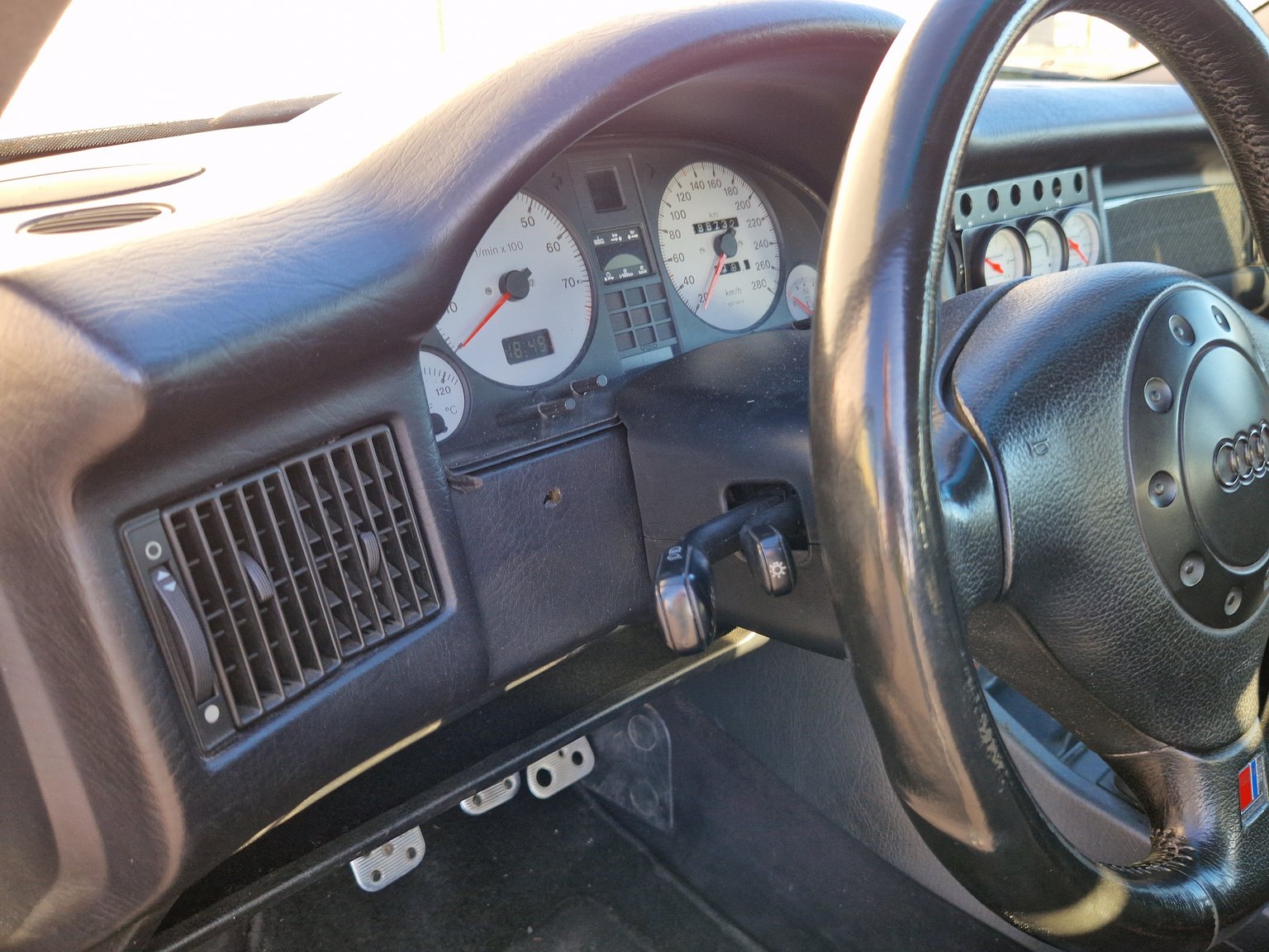 Innenraumfoto von 1993 Audi S2 Avant 2.2 quattro