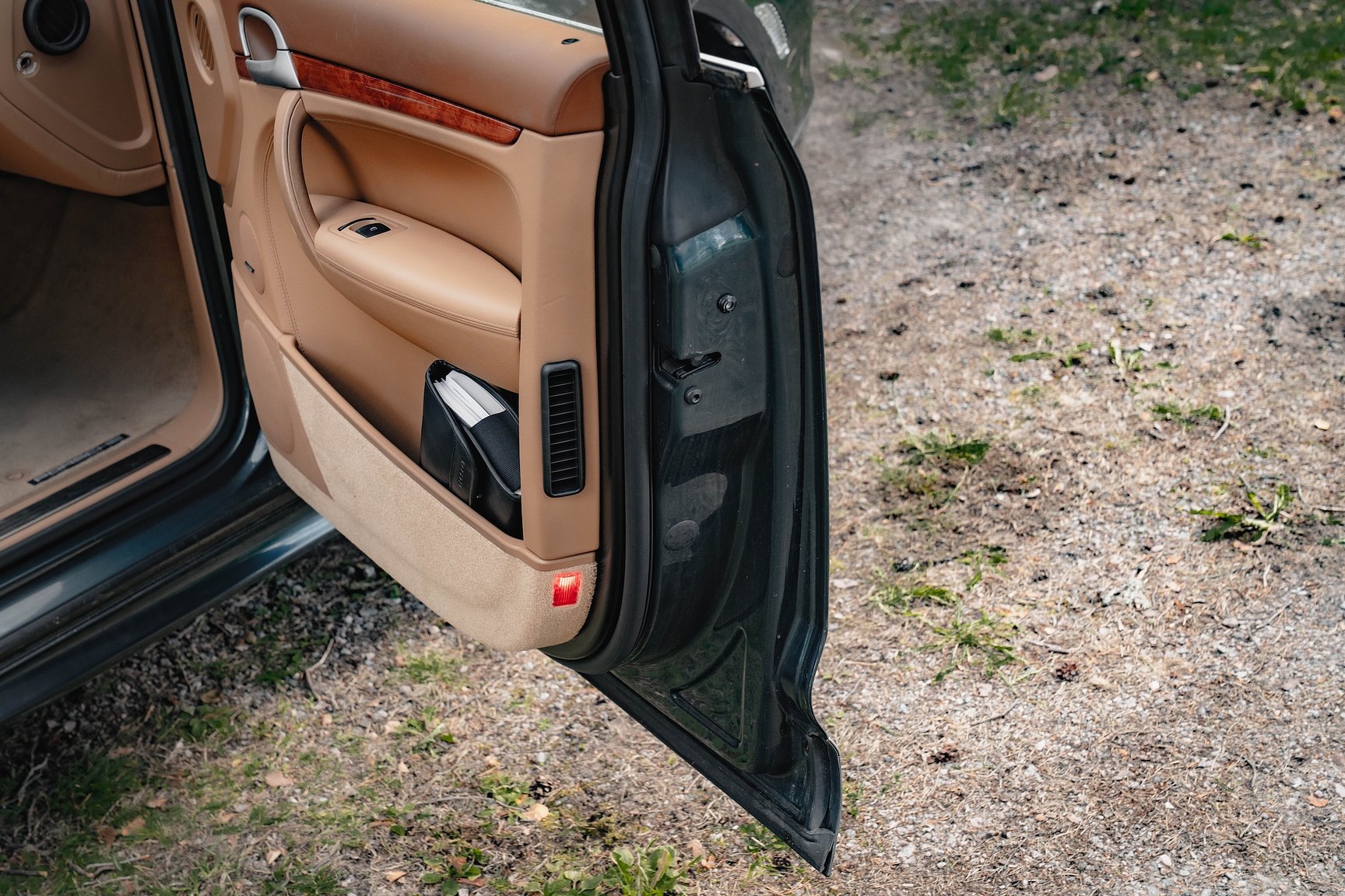 Interior image of 2005 Porsche Cayenne Turbo WLS