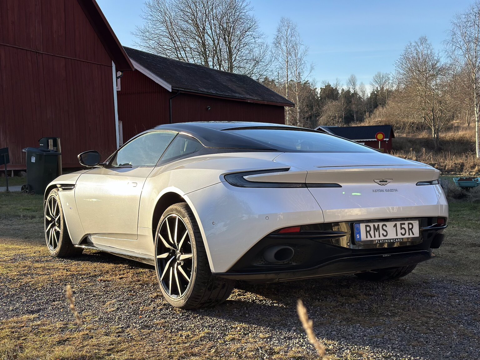 Exteriörbild på 2018 Aston Martin DB11