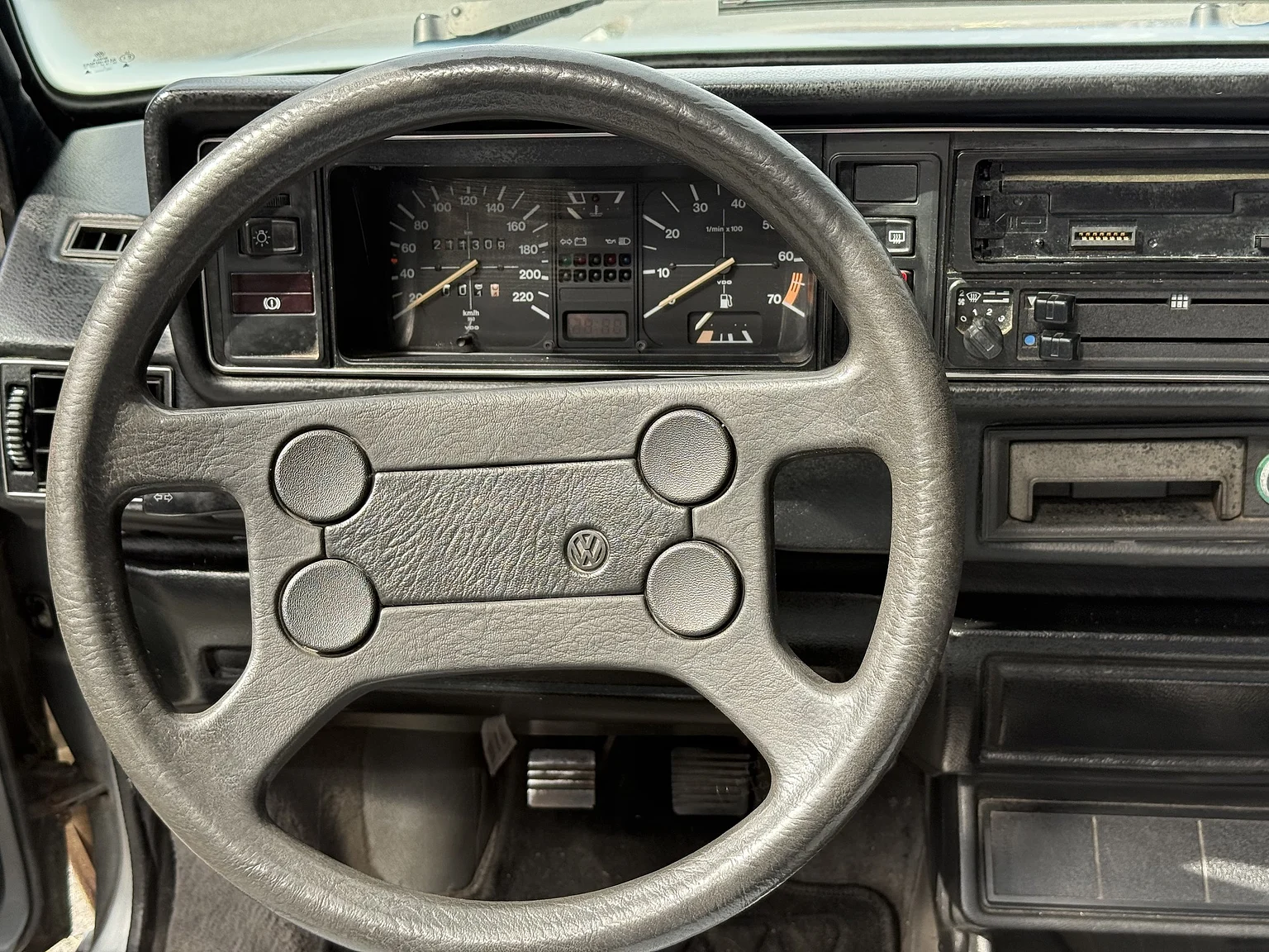 Innenraumfoto von 1987 VW Golf Cabriolet (10)