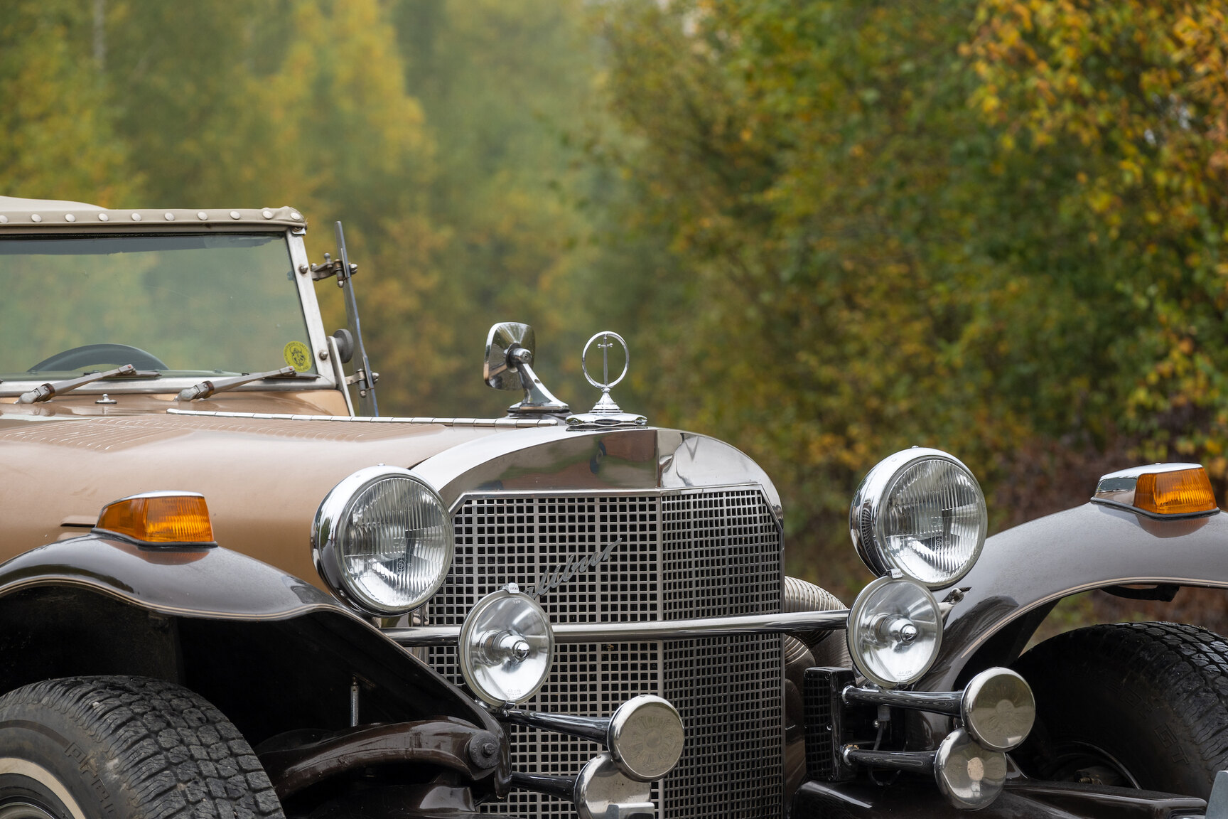 Exteriörbild på 1975 Excalibur Phaeton series III  (6)