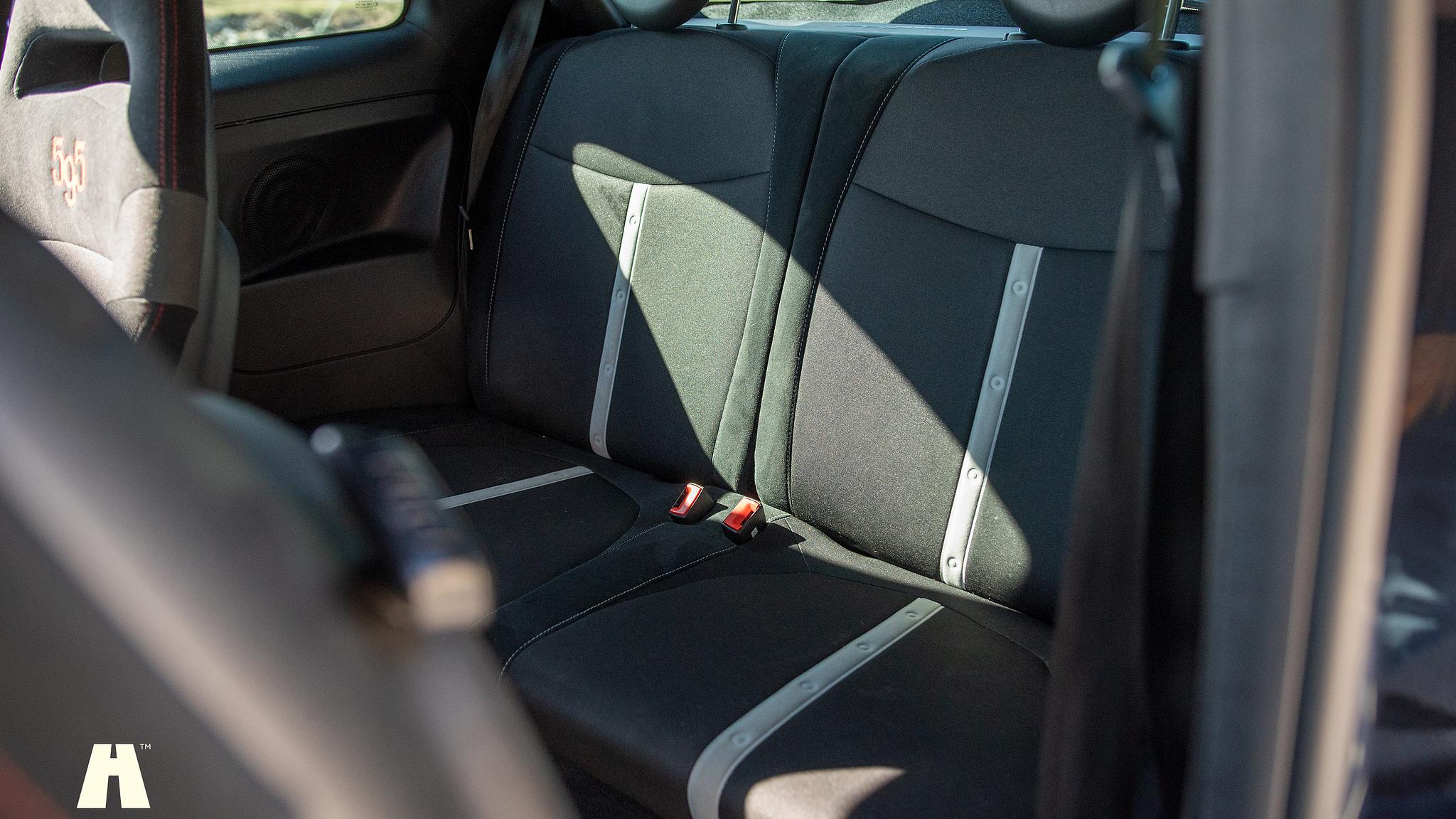 Interiörbild 2016 Abarth 595 Competizione (44)