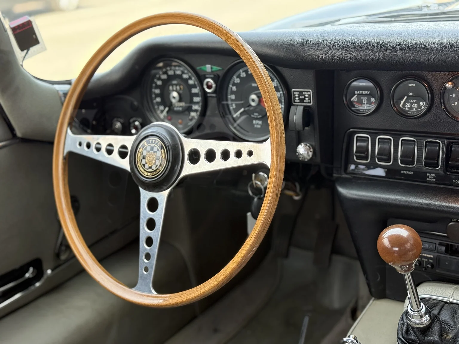 Interior image of 1969 Jaguar E-Type 4.2 Coupe (34)