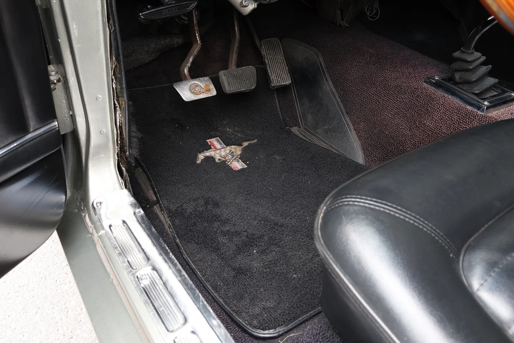 Interiörbild 1965 Ford Mustang Fastback Restomod (6)